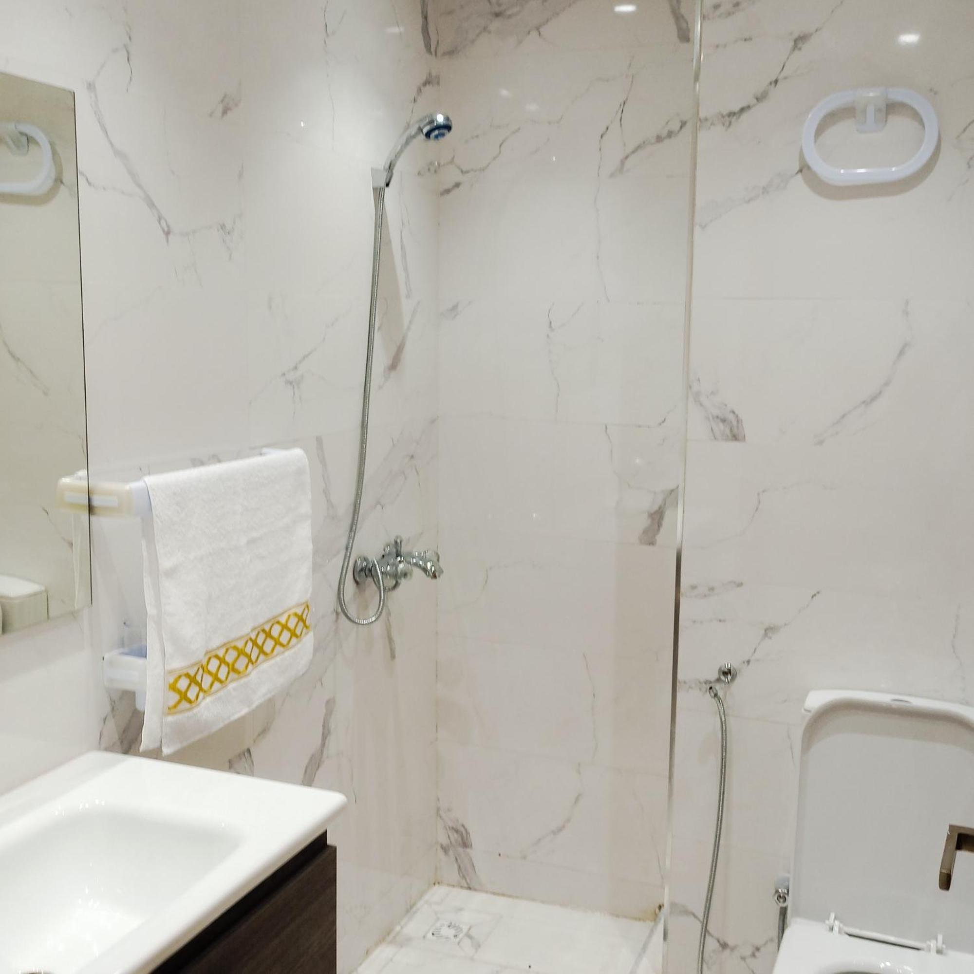 Super Apartement Totalement Neuf Et Climatise A Cote Du Centre Commercial Marjane M2 Tangier Bagian luar foto
