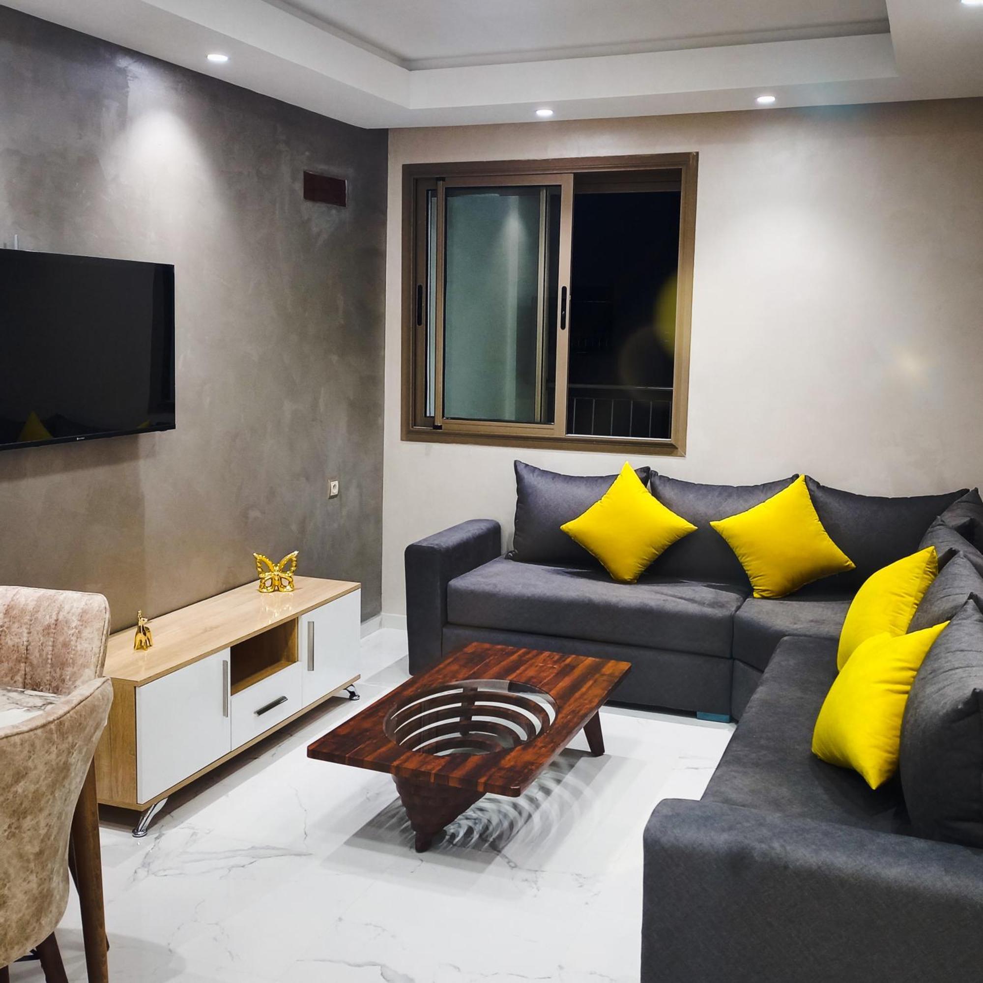 Super Apartement Totalement Neuf Et Climatise A Cote Du Centre Commercial Marjane M2 Tangier Bagian luar foto