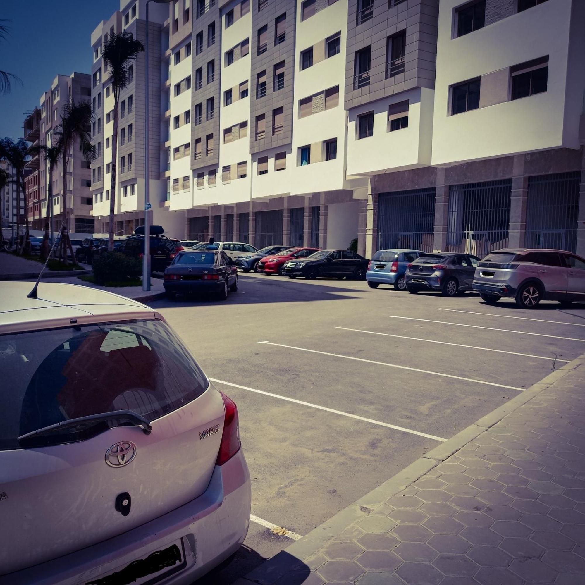 Super Apartement Totalement Neuf Et Climatise A Cote Du Centre Commercial Marjane M2 Tangier Bagian luar foto